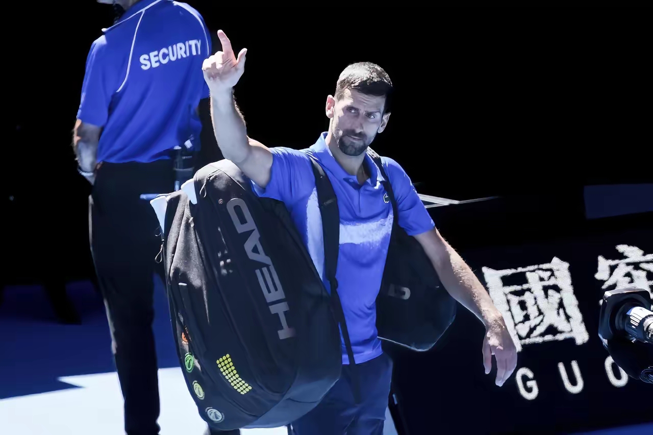 德约科维奇回归赛场，战术调整首场状态亮眼，篮网观众沸腾！